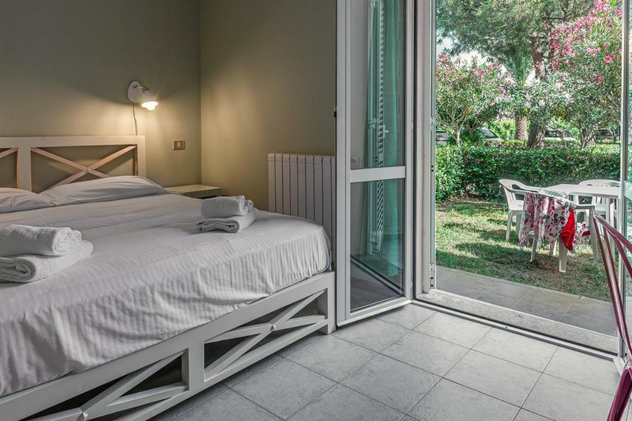 Oleandri Suite Hotel Vada Eksteriør billede