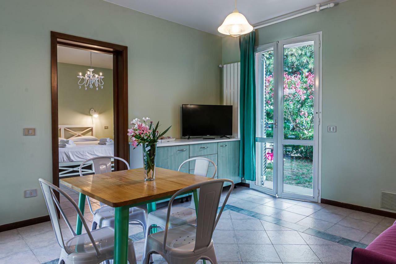Oleandri Suite Hotel Vada Eksteriør billede